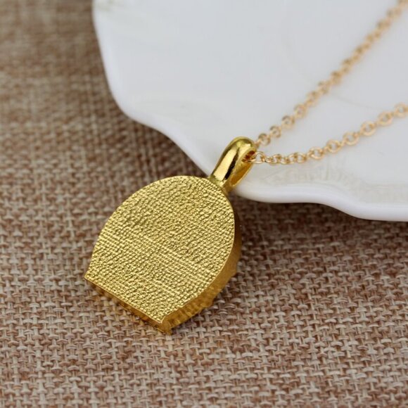 Gold Hobbit Hole, Lord of The Rings Pendant Locket Necklace - Green Door - Picture 4 of 9